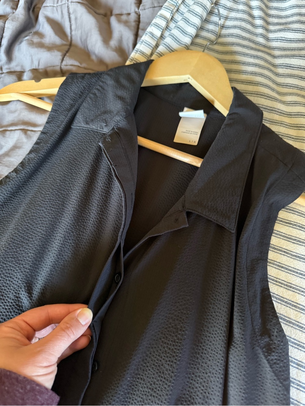 Sleeveless navy/ Black Button-Front Women's Blouse
